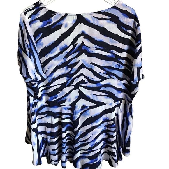 Torrid Short sleeve black blue Peplum top blouse Size 1= 1X - Picture 2 of 5